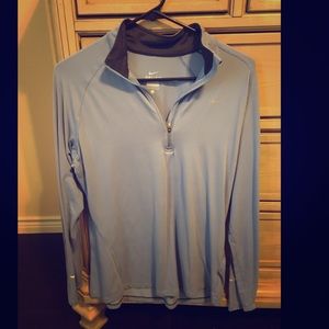 Women’s Nike light weight pullover